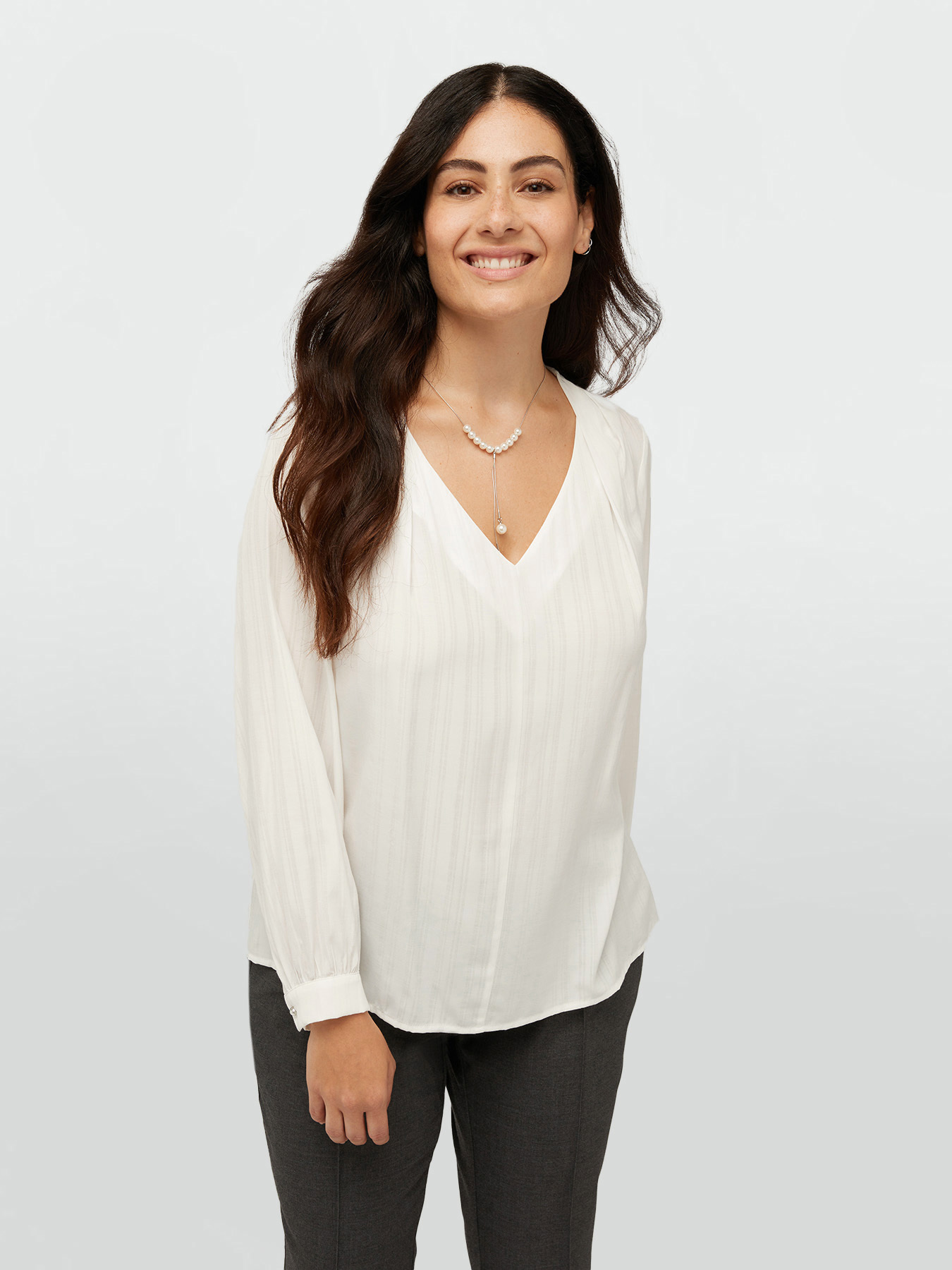 Blouse with pearl necklace image number 0