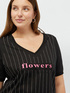 T-shirt with lettering and rhinestones image number 3