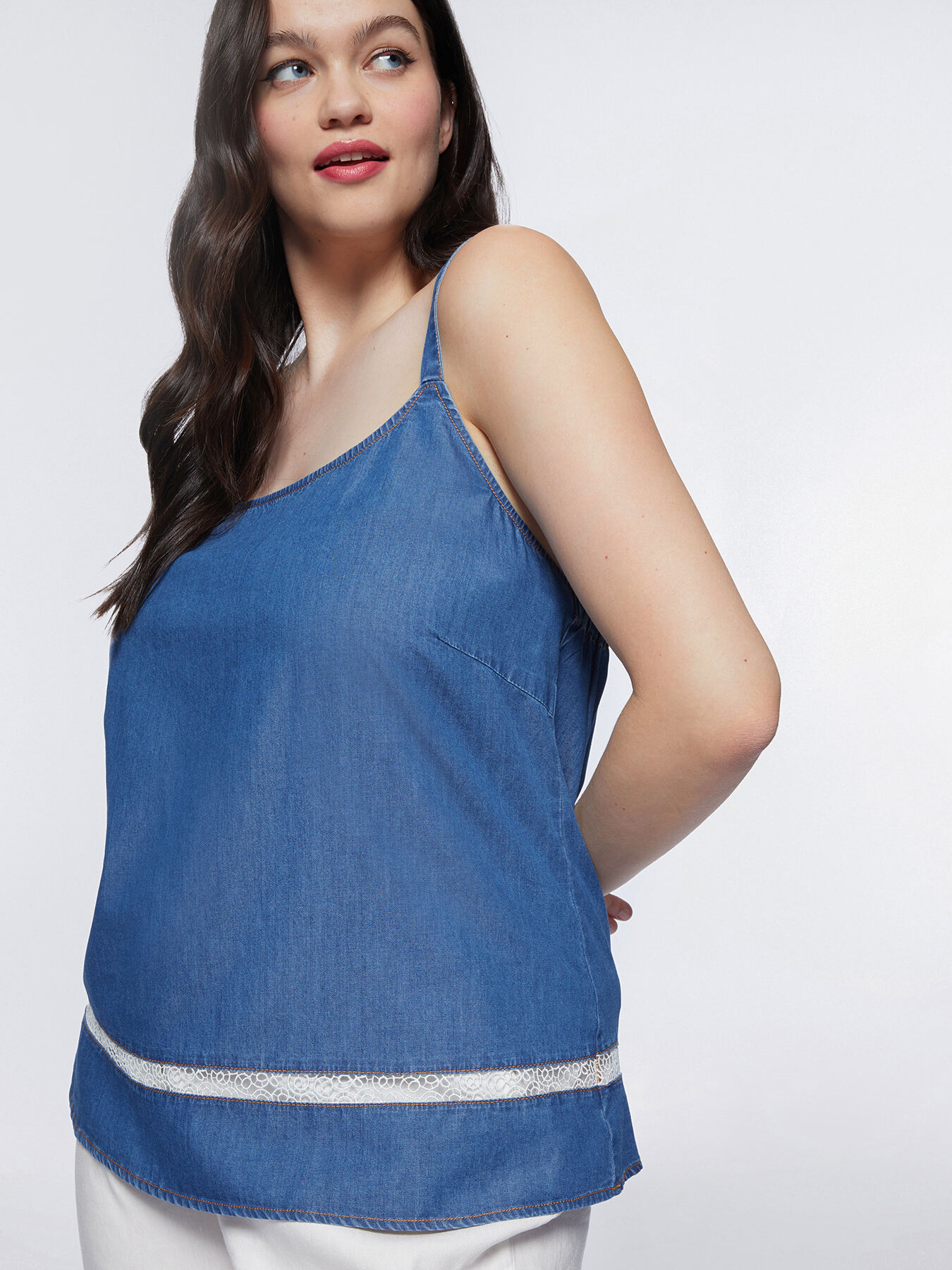 Top in denim con bordi in pizzo image number 0