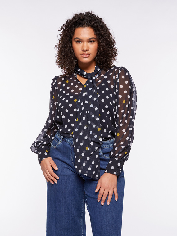 Blouse à pois avec ceinture à nouer