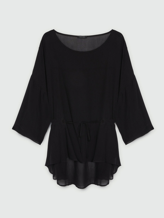 Blusa amplia con jareta en la cintura