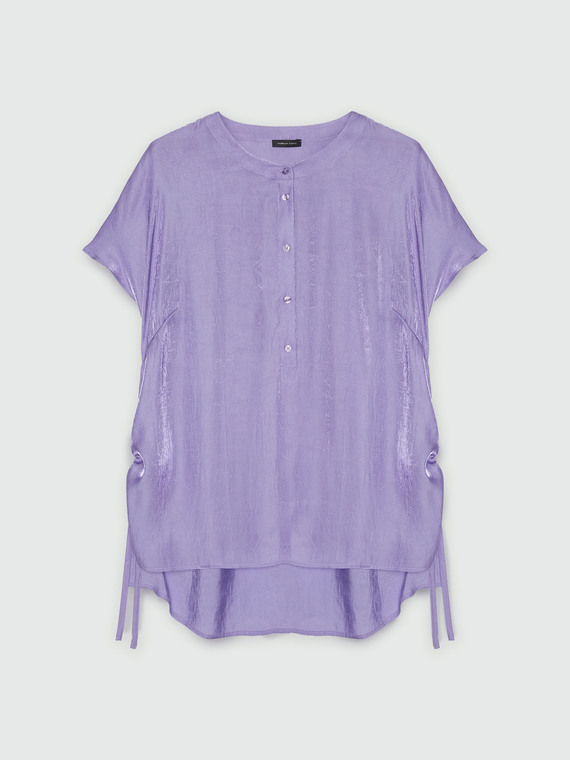 Blusa con jaretas laterales