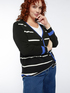 Gestreifter Cardigan mit diagonalem Verschluss image number 3