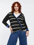 Gestreifter Cardigan mit diagonalem Verschluss image number 2