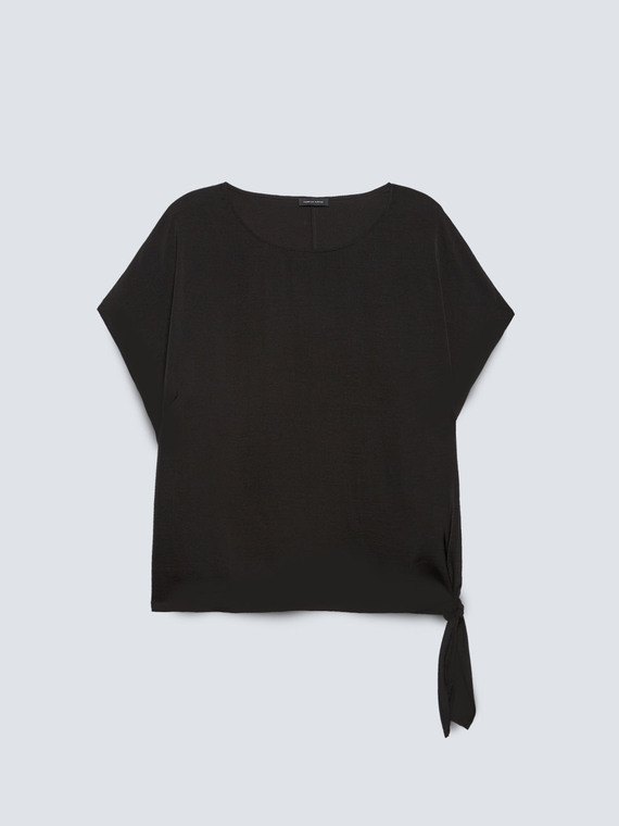 Blusa con nudo lateral