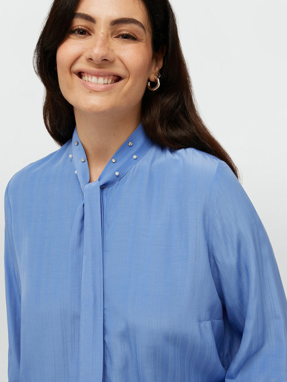 Shirt with sparkly details and sash