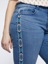 Kick-Flare-Jeans mit Bordüren aus Strass image number 2