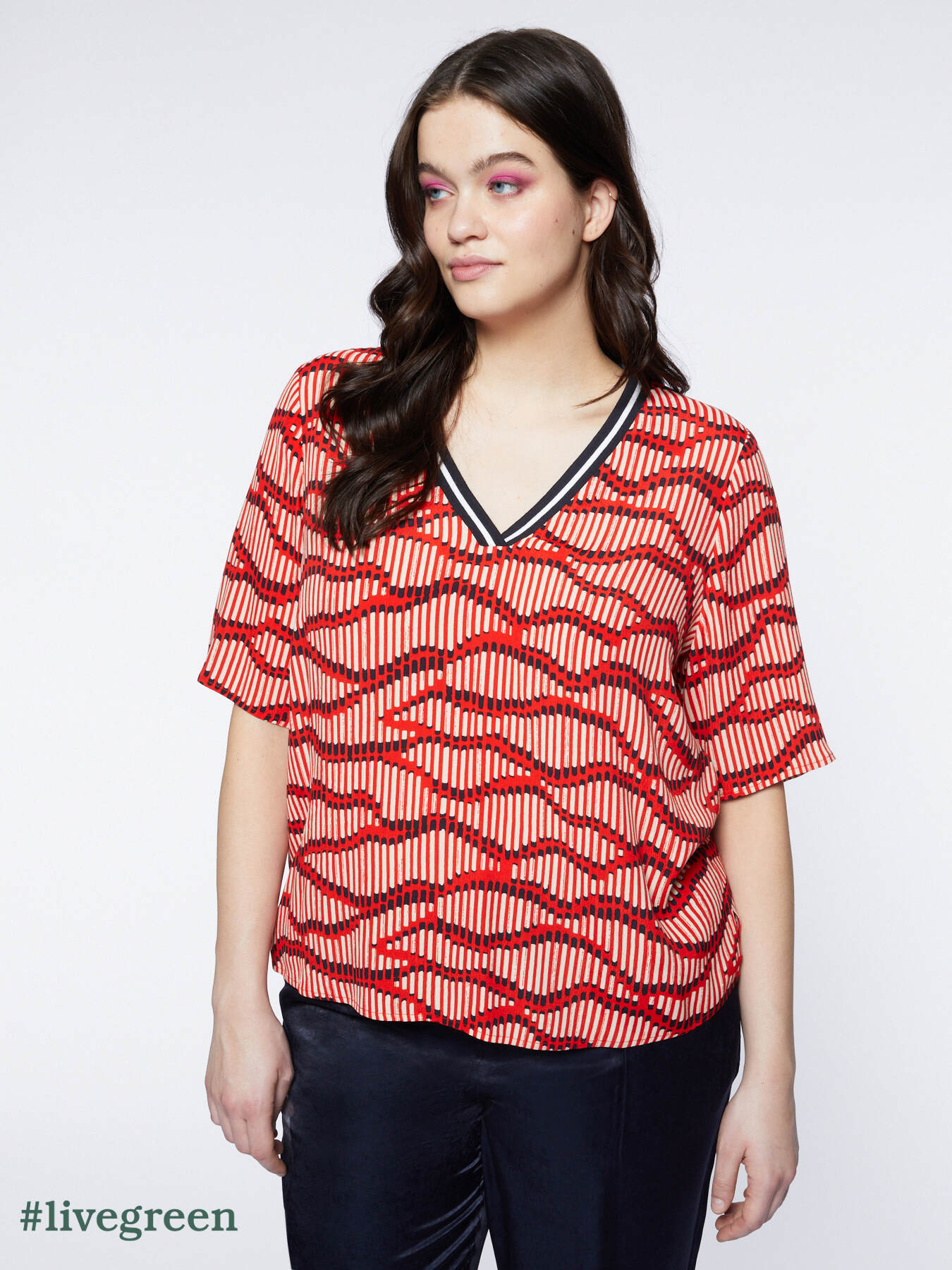 Blusa boxy stampata con bordo a righe image number 0