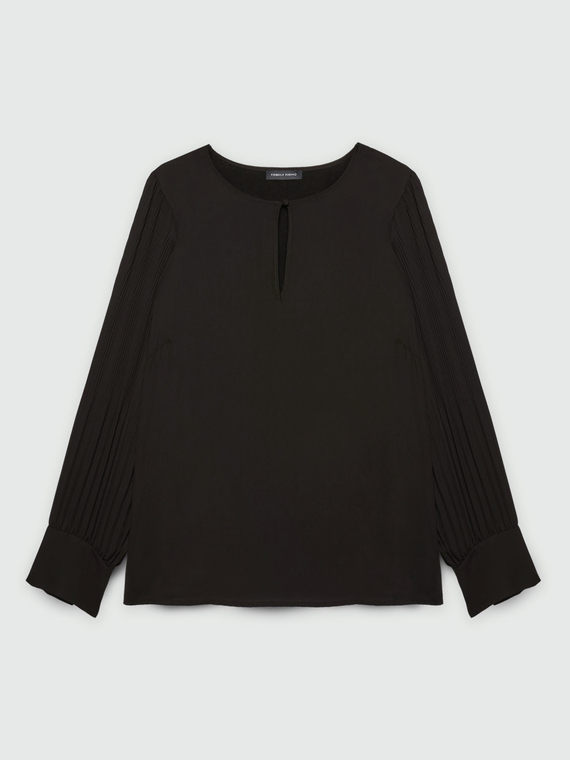 Blouse with pleated sleeves