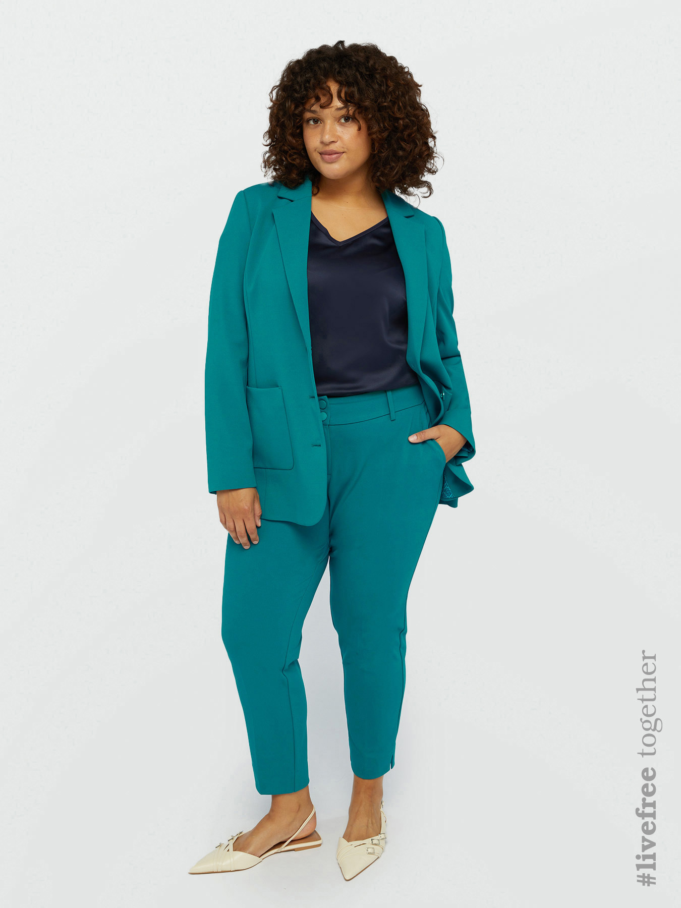 Straight-leg trousers with slanted pockets image number 0