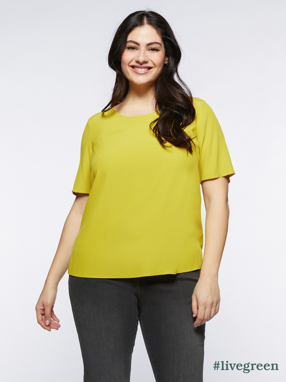 Straight blouse with short sleeves