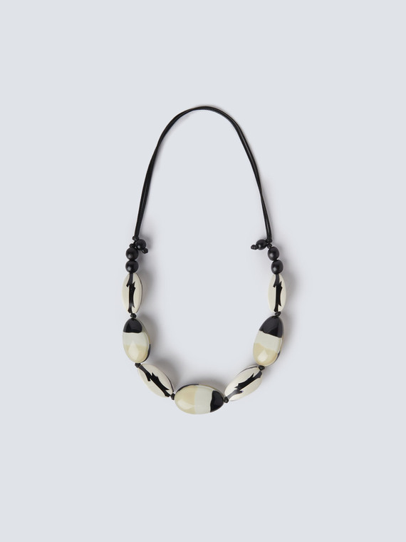 Collier noir et blanc